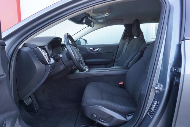 Volvo V60 2.0 B3 Momentum Advantage | Climate Pack | Camera | Trekhaak | Origineel NL |