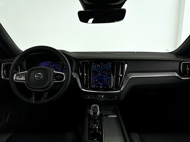 Volvo V60 B3 Aut. Plus Dark | Panoramadak | Trekhaak | Harman Kardon | 360 camera