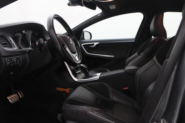 Volvo V60 T4 Business Sport | 190Pk! | Stoelverwarming | Trekhaak | Cruise Control | 18 Inch
