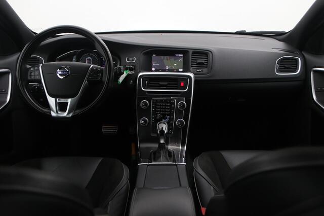 Volvo V60 T4 Business Sport | 190Pk! | Stoelverwarming | Trekhaak | Cruise Control | 18 Inch