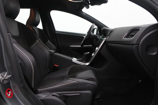 Volvo V60 T4 Business Sport | 190Pk! | Stoelverwarming | Trekhaak | Cruise Control | 18 Inch