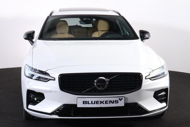 Volvo V60 B4 Plus Dark - Panorama/schuifdak - IntelliSafe Assist & Surround - 360º Camera - Harman/Kardon audio - Adaptieve LED koplampen - Verwarmde voorstoelen, stuur & achterbank - Parkeersensoren voor & achter - Elektr. bedienb. voorstoelen met geheugen - Draad