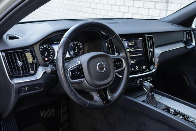 Volvo V60 T5 Automaat Inscription | Interieur Voorverwarming| Electrisch bedienbare voorstoelen| Park Assist voor en achter|SportStuur| Verwambare voorstoelen| Adaptieve Cruise Control| Blind spot| Semi electrische trekhaak.