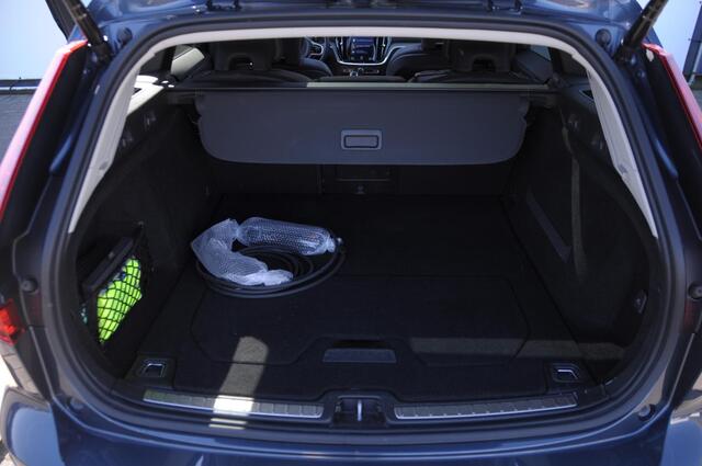 Volvo V60 T8 390PK Automaat Recharge AWD Inscription / Adaptieve cruise control / BLIS / Elektrische stoel met geheugen / Panoramadak / Keyless entry / Parkeersensoren met camera /