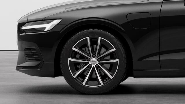 Volvo V60 T6 AWD 350 pk Plug-in hybrid Essential | Adaptive Cruise Control | 18" Diamond Black velgen | LED verlichting