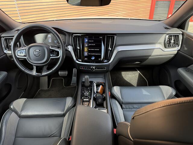 Volvo V60 2.0 B4 R-Design Black-Line Panodak / Adapt. Cruise / Dodehoek / LED / 19inch