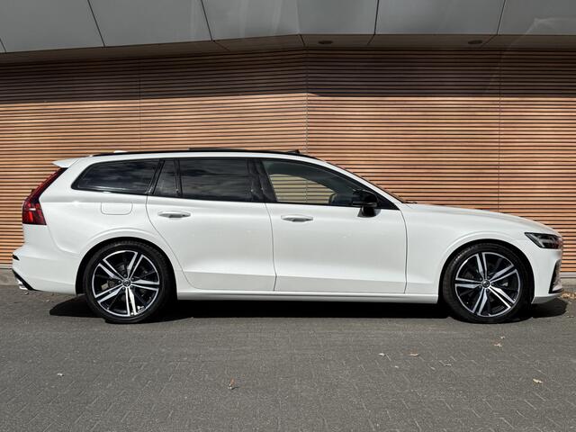 Volvo V60 2.0 B4 R-Design Black-Line Panodak / Adapt. Cruise / Dodehoek / LED / 19inch