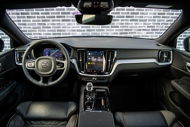 Volvo V60 2.0 T6 Plug-in hybrid AWD Plus Dark | Long range | Panorama dak | Adaptieve cruise control | Elektrisch verstelbare voorstoelen | Stoel/stuur verwarming | Blis |