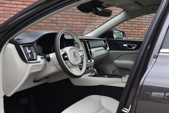 Volvo V60 T6 350PK Plug-in hybrid AWD Essential | Moritz leder blond | Driver assist pack | Climate pack | PDC voor en achter
