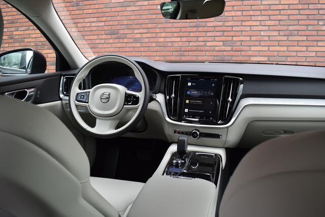 Volvo V60 T6 350PK Plug-in hybrid AWD Essential | Moritz leder blond | Driver assist pack | Climate pack | PDC voor en achter