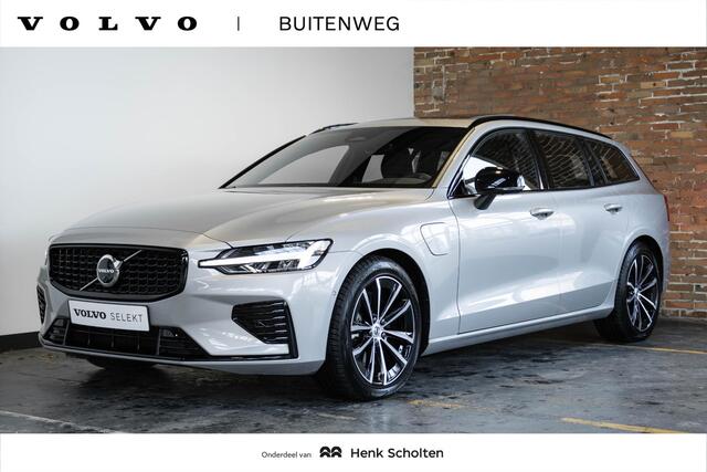 Volvo V60 T6 Automaat Plug-in hybrid AWD Plus Dark | Panoramadak| Premium audio by Harman en Kardon| Interieur Voorverwarming|Rondomzicht Camera| Semi electrische Trekhaak| Verwarmbare Voorstoelen/Achterbank en Stuurwiel.