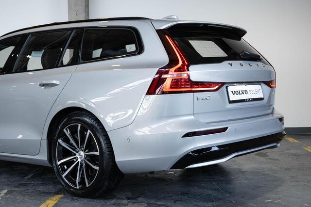 Volvo V60 T6 Automaat Plug-in hybrid AWD Plus Dark | Panoramadak| Premium audio by Harman en Kardon| Interieur Voorverwarming|Rondomzicht Camera| Semi electrische Trekhaak| Verwarmbare Voorstoelen/Achterbank en Stuurwiel.