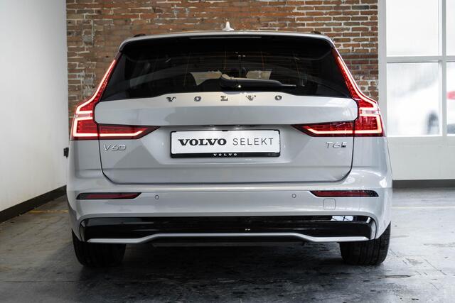 Volvo V60 T6 Automaat Plug-in hybrid AWD Plus Dark | Panoramadak| Premium audio by Harman en Kardon| Interieur Voorverwarming|Rondomzicht Camera| Semi electrische Trekhaak| Verwarmbare Voorstoelen/Achterbank en Stuurwiel.
