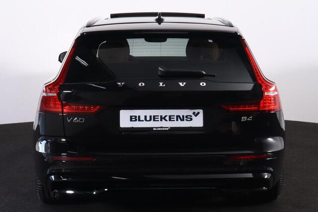 Volvo V60 B4 Plus Dark - Panorama/schuifdak - IntelliSafe Assist & Surround - 360º Camera - Harman/Kardon audio - Adaptieve LED koplampen - Verwarmde voorstoelen, stuur & achterbank - Parkeersensoren voor & achter - Elektr. bedienb. voorstoelen met geheugen - Draad
