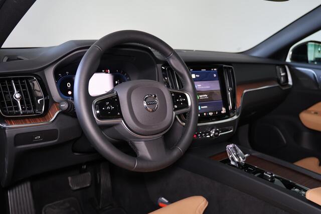 Volvo V60 B4 Plus Dark - Panorama/schuifdak - IntelliSafe Assist & Surround - 360º Camera - Harman/Kardon audio - Adaptieve LED koplampen - Verwarmde voorstoelen, stuur & achterbank - Parkeersensoren voor & achter - Elektr. bedienb. voorstoelen met geheugen - Draad