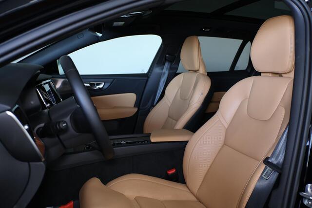 Volvo V60 B4 Plus Dark - Panorama/schuifdak - IntelliSafe Assist & Surround - 360º Camera - Harman/Kardon audio - Adaptieve LED koplampen - Verwarmde voorstoelen, stuur & achterbank - Parkeersensoren voor & achter - Elektr. bedienb. voorstoelen met geheugen - Draad