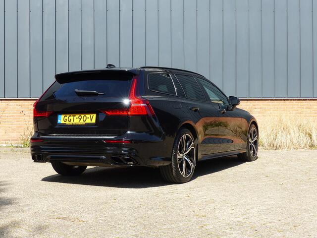 Volvo V60 T8 Plug-in hybrid AWD Ultra Dark