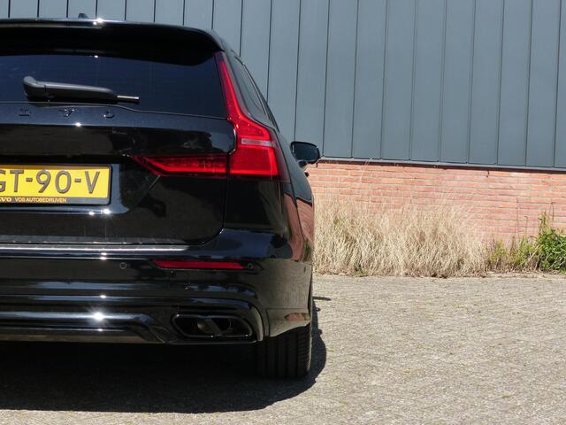 Volvo V60 T8 Plug-in hybrid AWD Ultra Dark