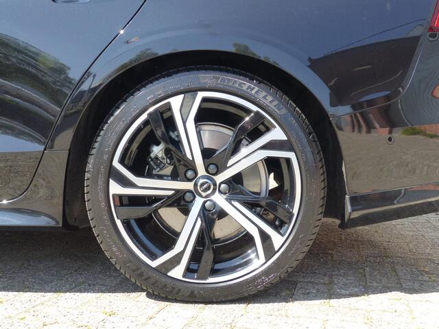 Volvo V60 T8 Plug-in hybrid AWD Ultra Dark