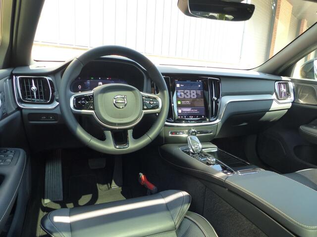 Volvo V60 T8 Plug-in hybrid AWD Ultra Dark