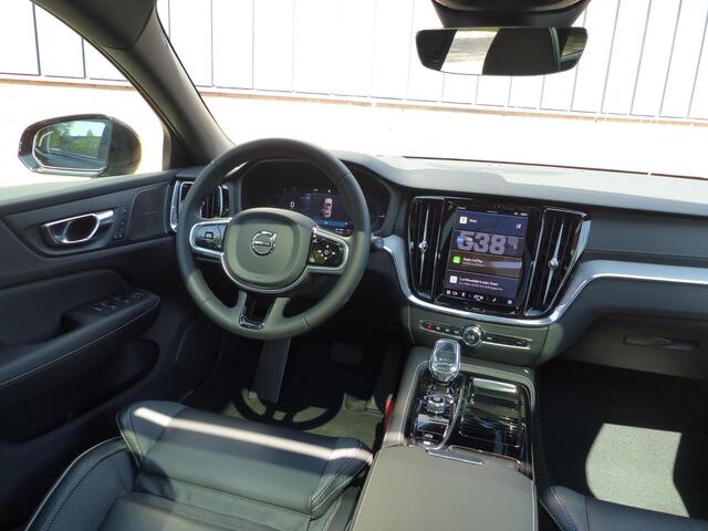 Volvo V60 T8 Plug-in hybrid AWD Ultra Dark