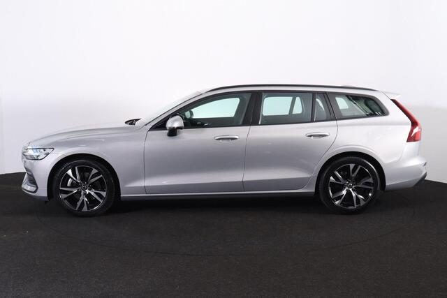 Volvo V60 B3 Essential Edition - IntelliSafe Assist & Surround - Parkeercamera achter - Verwarmde voorstoelen, stuur & achterbank - Parkeersensoren voor & achter - Draadloze tel. lader - High Performance audio - Elektr. inklapbare trekhaak - 18' LMV