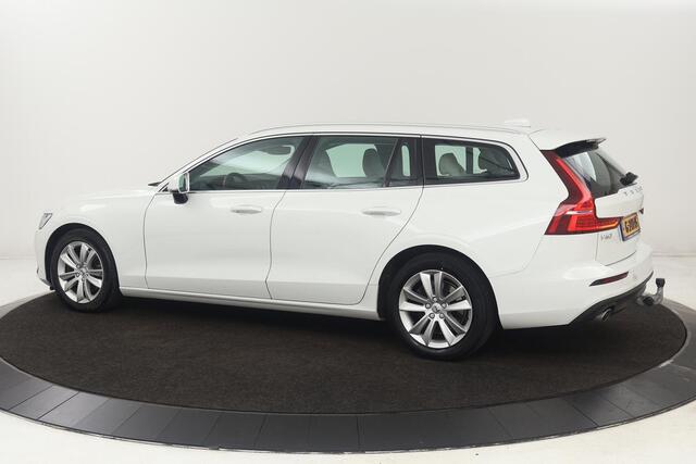 Volvo V60 2.0 D4 MomentPro | Leder | Trekhaak | Stoelverwarming | Adaptive cruise | Carplay | Navigatie | DAB | Camera | Full LED | Climate control