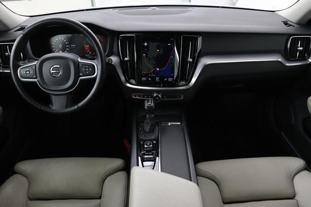 Volvo V60 2.0 D4 MomentPro | Leder | Trekhaak | Stoelverwarming | Adaptive cruise | Carplay | Navigatie | DAB | Camera | Full LED | Climate control