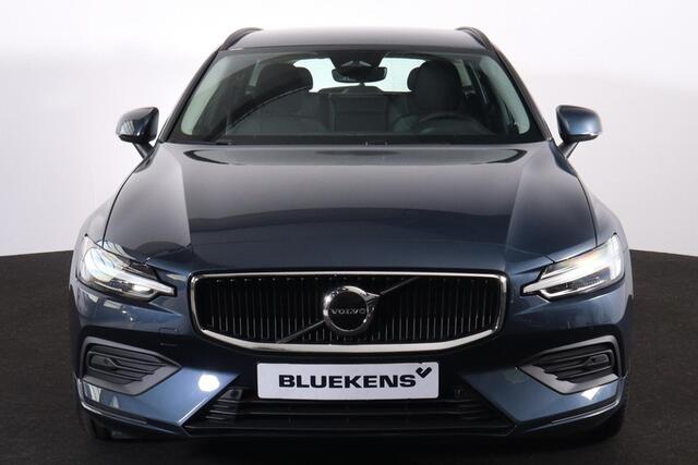 Volvo V60 B4 Essential - IntelliSafe Assist & Surround - Parkeercamera achter - Verwarmde voorstoelen, stuur & achterbank - Parkeersensoren voor & achter - Draadloze tel. lader - Elektr. verstelbare lendesteunen - 17' LMV