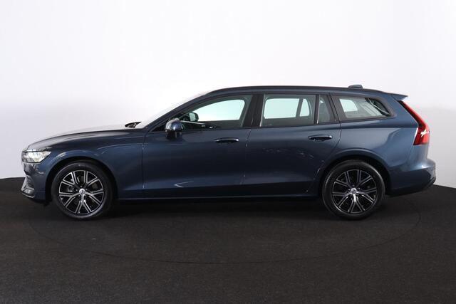 Volvo V60 B4 Essential - IntelliSafe Assist & Surround - Parkeercamera achter - Verwarmde voorstoelen, stuur & achterbank - Parkeersensoren voor & achter - Draadloze tel. lader - Elektr. verstelbare lendesteunen - 17' LMV