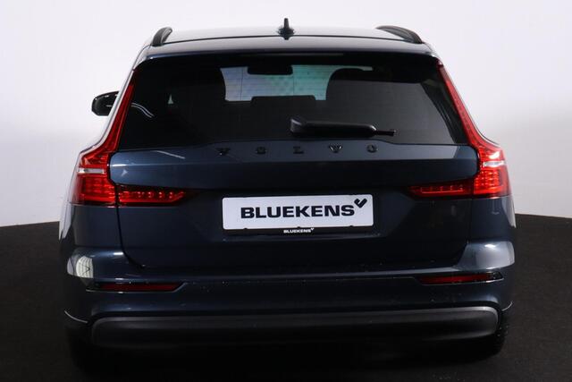 Volvo V60 B4 Essential Edition - Styling pack - Lederen bekleding - Parkeercamera achter - Parkeersensoren voor & achter - Extra getint glas - Draadloze tel. lader - Cruise control - 19' LMV - Fiscale waarde ¤ 46.880
