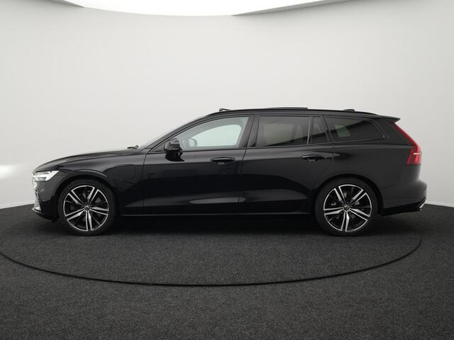 Volvo V60 T8 Recharge AWD R-Design Plug In Hybrid LONG RANGE PHEV | Panodak | Trekhaak af Fabriek | Adaptive Cruise | Lederen Sportstoelen Memory | Camera | Stuur / Stoelverwarming | Apple Carplay | 19"L.M |