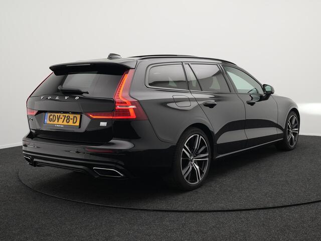 Volvo V60 T8 Recharge AWD R-Design Plug In Hybrid LONG RANGE PHEV | Panodak | Trekhaak af Fabriek | Adaptive Cruise | Lederen Sportstoelen Memory | Camera | Stuur / Stoelverwarming | Apple Carplay | 19"L.M |
