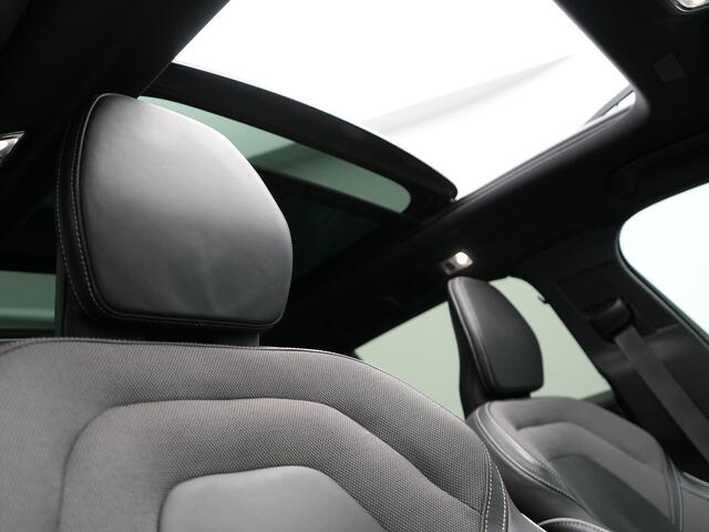 Volvo V60 T8 Recharge AWD R-Design Plug In Hybrid LONG RANGE PHEV | Panodak | Trekhaak af Fabriek | Adaptive Cruise | Lederen Sportstoelen Memory | Camera | Stuur / Stoelverwarming | Apple Carplay | 19"L.M |