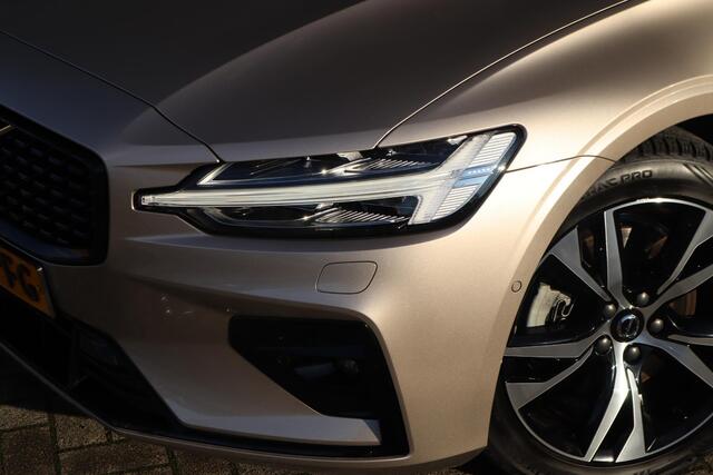 Volvo V60 2.0 B3 Ultimate Dark | Schuif-/ kanteldak| 360* Camera| Keyless Entry| All- Season banden|