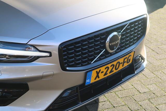 Volvo V60 2.0 B3 Ultimate Dark | Schuif-/ kanteldak| 360* Camera| Keyless Entry| All- Season banden|