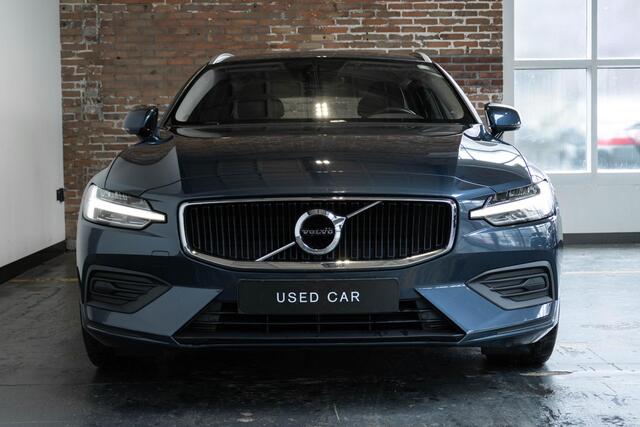Volvo V60 T5 Aut. Momentum | Dealeronderhouden | Lederen bekleding | Comfortstoelen | Stoelverwarming | 4 seizoenen banden | Parkeercamera | Parkeerverwarming | BLIS | Electrische wegklapbare trekhaak | Stuurwielverwarming | Adaptive cruise control