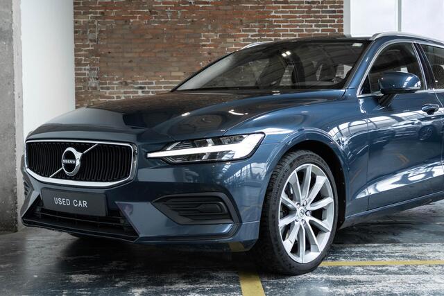 Volvo V60 T5 Aut. Momentum | Dealeronderhouden | Lederen bekleding | Comfortstoelen | Stoelverwarming | 4 seizoenen banden | Parkeercamera | Parkeerverwarming | BLIS | Electrische wegklapbare trekhaak | Stuurwielverwarming | Adaptive cruise control