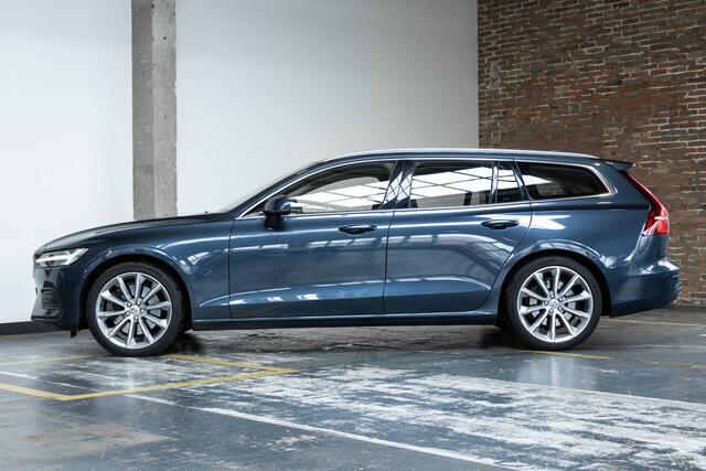 Volvo V60 T5 Aut. Momentum | Dealeronderhouden | Lederen bekleding | Comfortstoelen | Stoelverwarming | 4 seizoenen banden | Parkeercamera | Parkeerverwarming | BLIS | Electrische wegklapbare trekhaak | Stuurwielverwarming | Adaptive cruise control