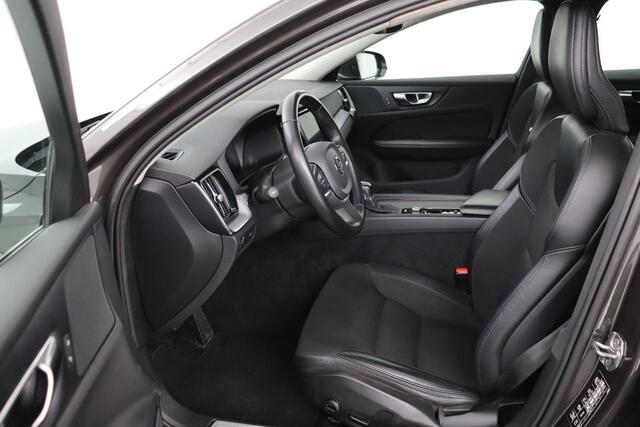 Volvo V60 2.0 T4 Momentum Pro | Trekhaak | Adaptive cruise | Stoelverwarming | Carplay | BLIS | Navigatie | Full LED | DAB | Half leder | Climate control