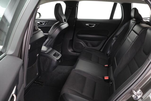 Volvo V60 2.0 T4 Momentum Pro | Trekhaak | Adaptive cruise | Stoelverwarming | Carplay | BLIS | Navigatie | Full LED | DAB | Half leder | Climate control