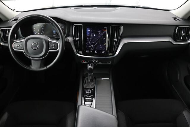 Volvo V60 2.0 T4 Momentum Pro | Trekhaak | Adaptive cruise | Stoelverwarming | Carplay | BLIS | Navigatie | Full LED | DAB | Half leder | Climate control