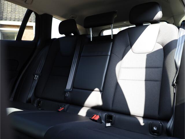 Volvo V60 2.0 D3 Momentum Pro Camera | Applecarplay 2e paasdag open van 10:00 tot 16:00