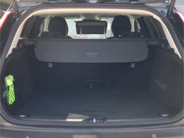 Volvo V60 2.0 D3 Momentum Pro Camera | Applecarplay 2e paasdag open van 10:00 tot 16:00