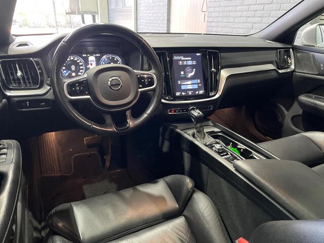 Volvo V60 T6 AWD Inscription | Panoramadak | Head-Up | Trekhaak | Camera | Apple Carplay