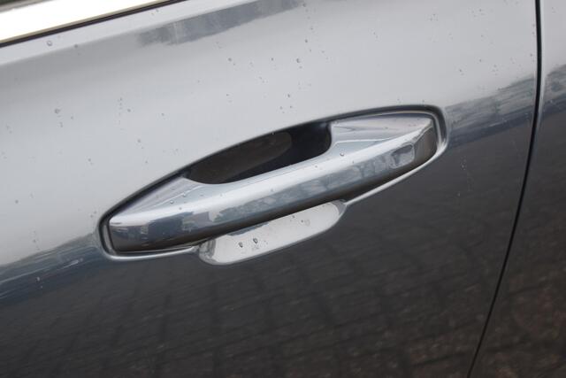 Volvo V60 B3 177PK Automaat Plus Bright | Leder | Stoel/Stuur verwarming | Elektr. stoel | Camera | 18"LMV