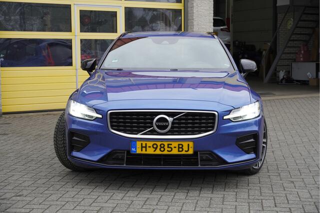 Volvo V60 2.0 T4 191PK! Automaat R-Design BJ2020 Lmv 19" | Led V+A | Pdc | Navi | App-Connect | Virtual cockpit | Keyless entry | Climate control | Cruise control | Elek. voorstoelen+Mem 2x | Verwarmde voorstoelen | Sportstoelen | Zwarte hemel | Elek. achterklep