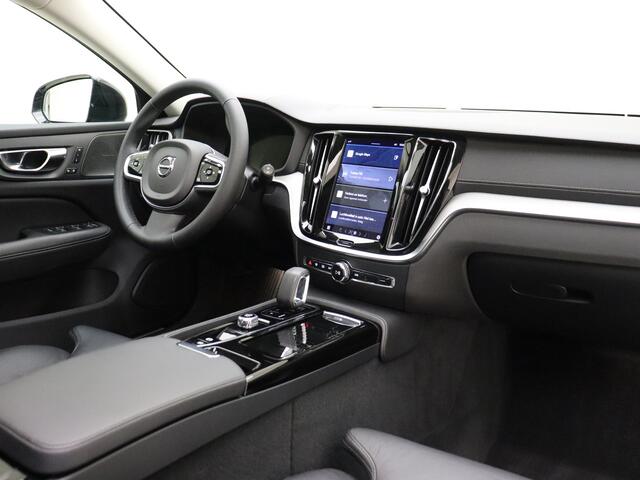 Volvo V60 T6 350PK AWD Ultimate Dark / H&K audio / Panorama dak / HUD / Elek stoelen / Stoel/- en stuurverwarming / BLIS / Trekhaak /