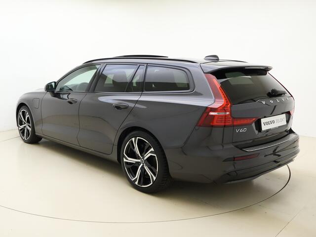 Volvo V60 T6 350PK AWD Ultimate Dark / H&K audio / Panorama dak / HUD / Elek stoelen / Stoel/- en stuurverwarming / BLIS / Trekhaak /
