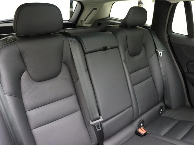 Volvo V60 T6 350PK AWD Ultimate Dark / H&K audio / Panorama dak / HUD / Elek stoelen / Stoel/- en stuurverwarming / BLIS / Trekhaak /